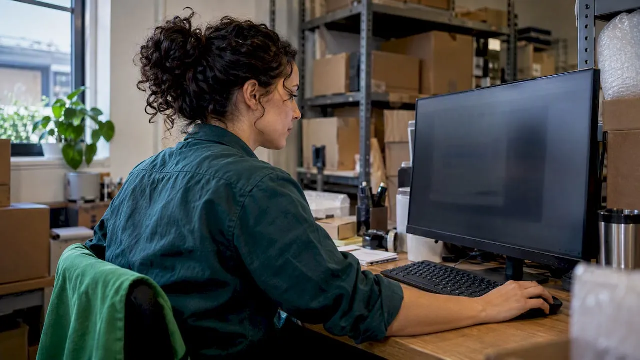 Merchant duplicating a Shopify product variant
